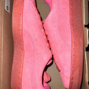 Puma Women's Vibrant Pink Sneakers